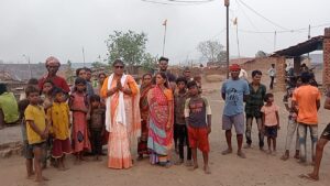 *धनबाद लोकसभा निर्दलीय प्रत्याशी लक्ष्मी देवी का तूफानी दौरा, फलो से युक्त टोकरी छाप वोट देने की की अपील*