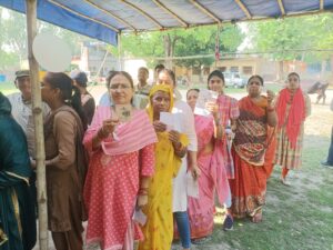 *सिंदरी शहर में मतदान रहा शांतिपूर्ण, भीषण गर्मी के बीच मतदाताओं में उत्साह और लाइन की लंबा कतार*